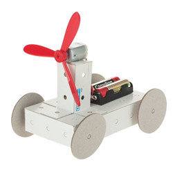 Créez une petite voiture avec des déchets recyclables Créez une petite voiture avec des déchets recyclables
